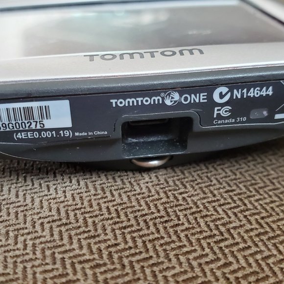 TomTom One N14644 GPS Device w/ USB Charging Cable - Picture 2 of 6